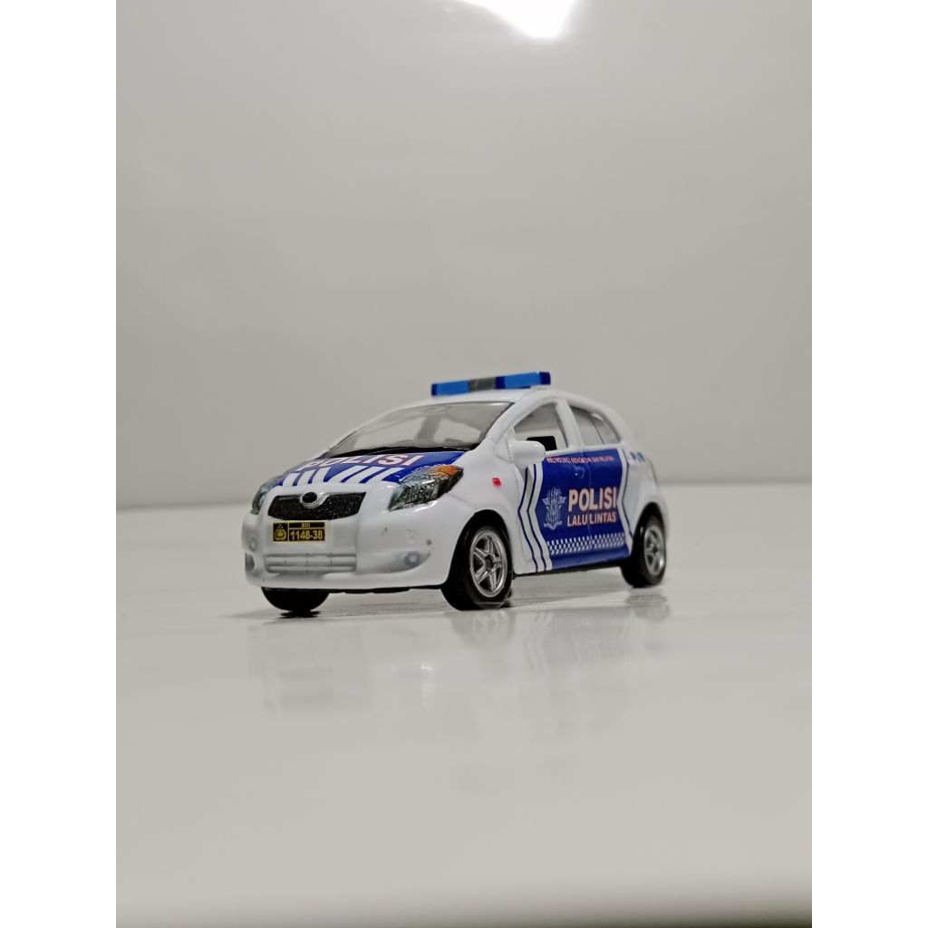 Welly Diecast Toyota Yaris Patwal Pjr