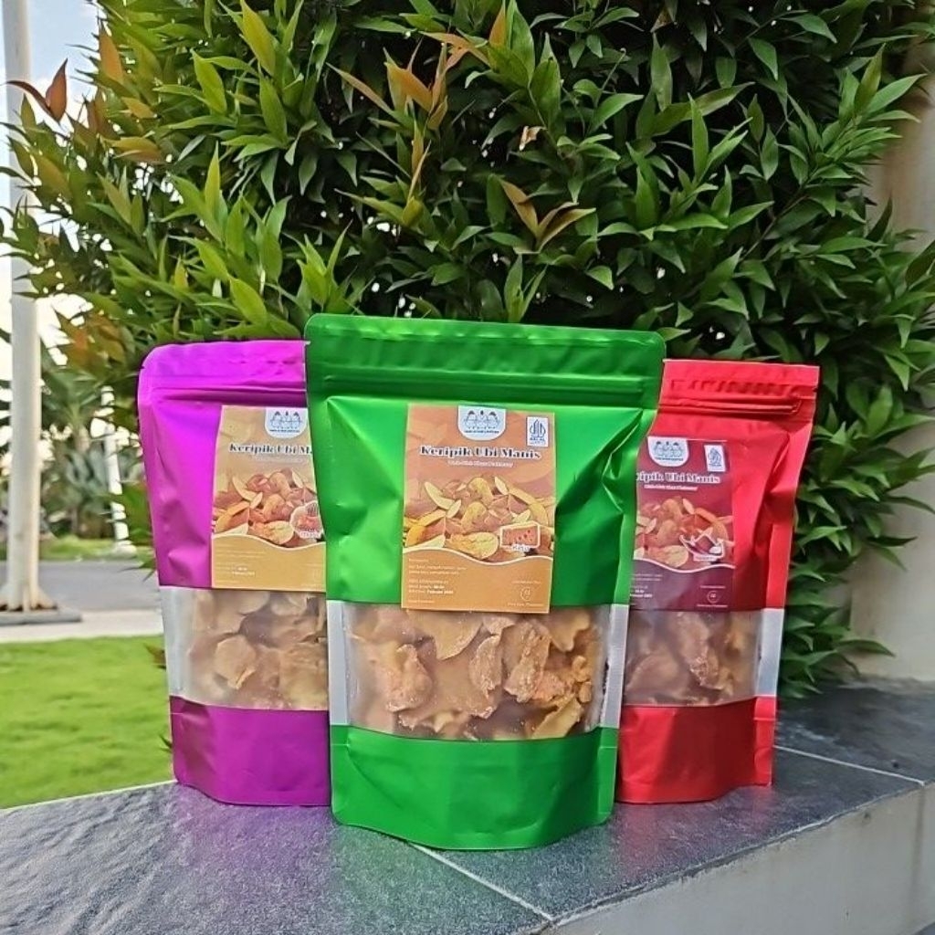 

TRIO AYAM JANTAN Oleh-Oleh Khas Makassar Keripik Ubi Manis 90gr