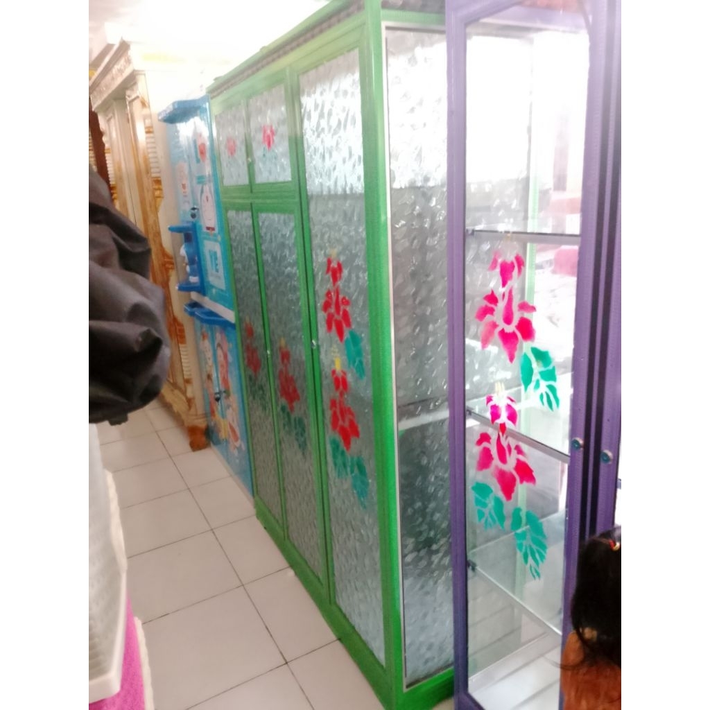 Lemari Piring 3 Pintu