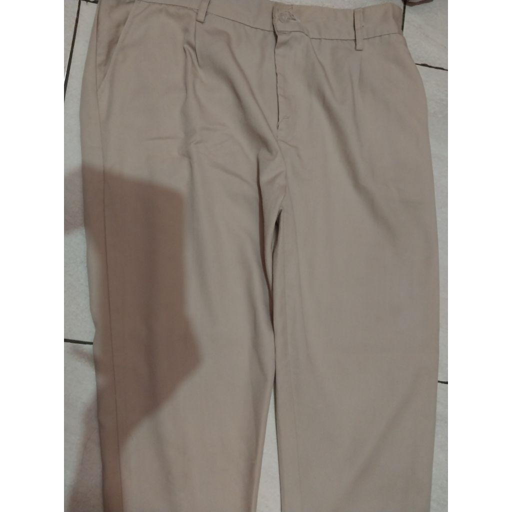 celana wanita coklat muda