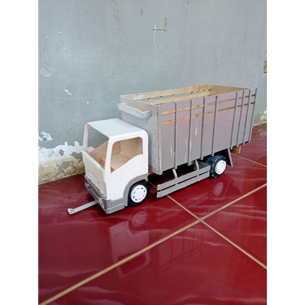 miniatur truk Isuzu nmr71 herex dari triplek