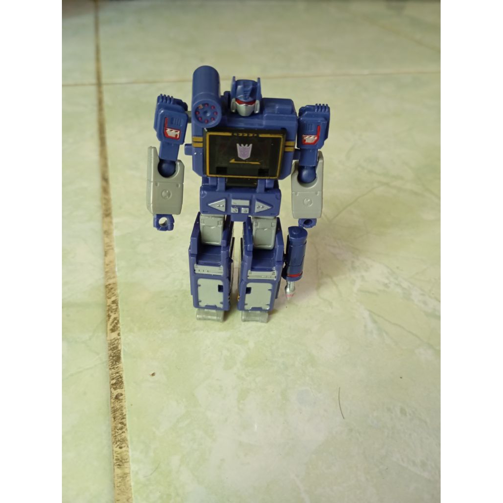 Transformers WFC Kingdom Core Class Soundwave