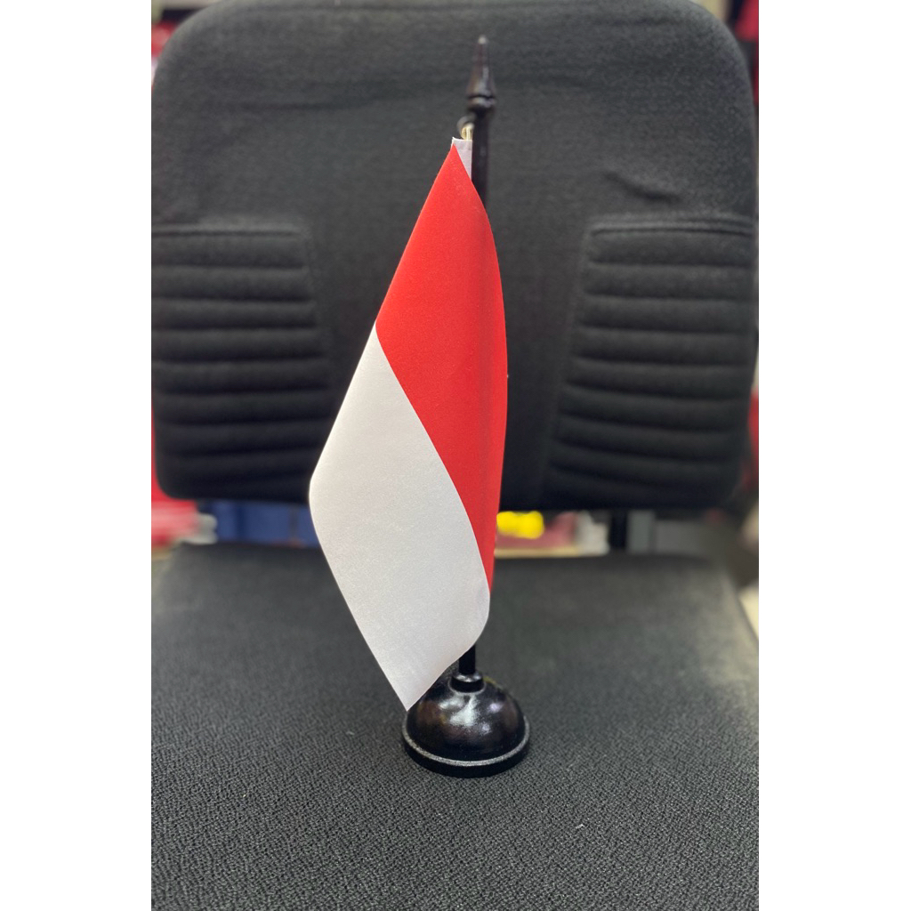 

Bendera meja merah putih