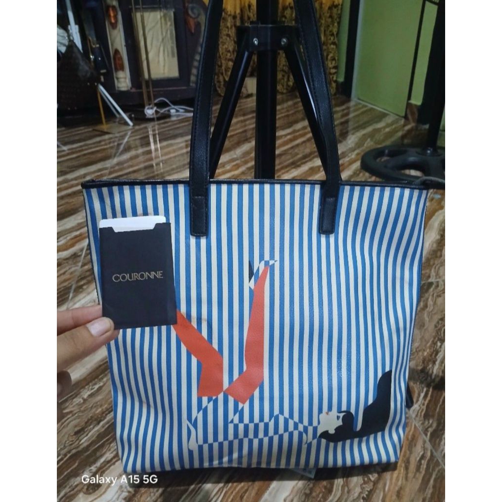 COURUNEE TOTE KULIT PRELOVED