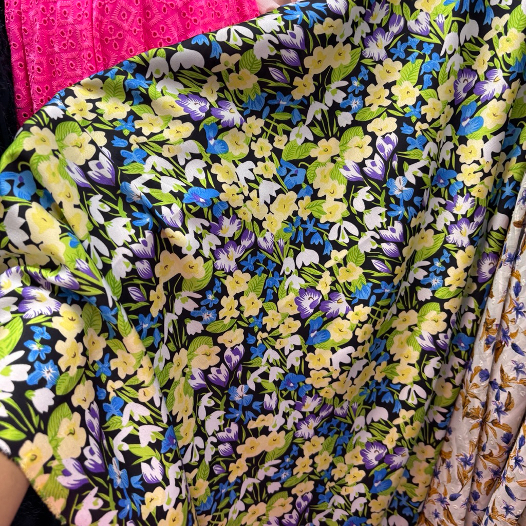 Kain satin silk motif bunga - kain satin motif bunga - kain satin premium - kain bahan motif - kain 