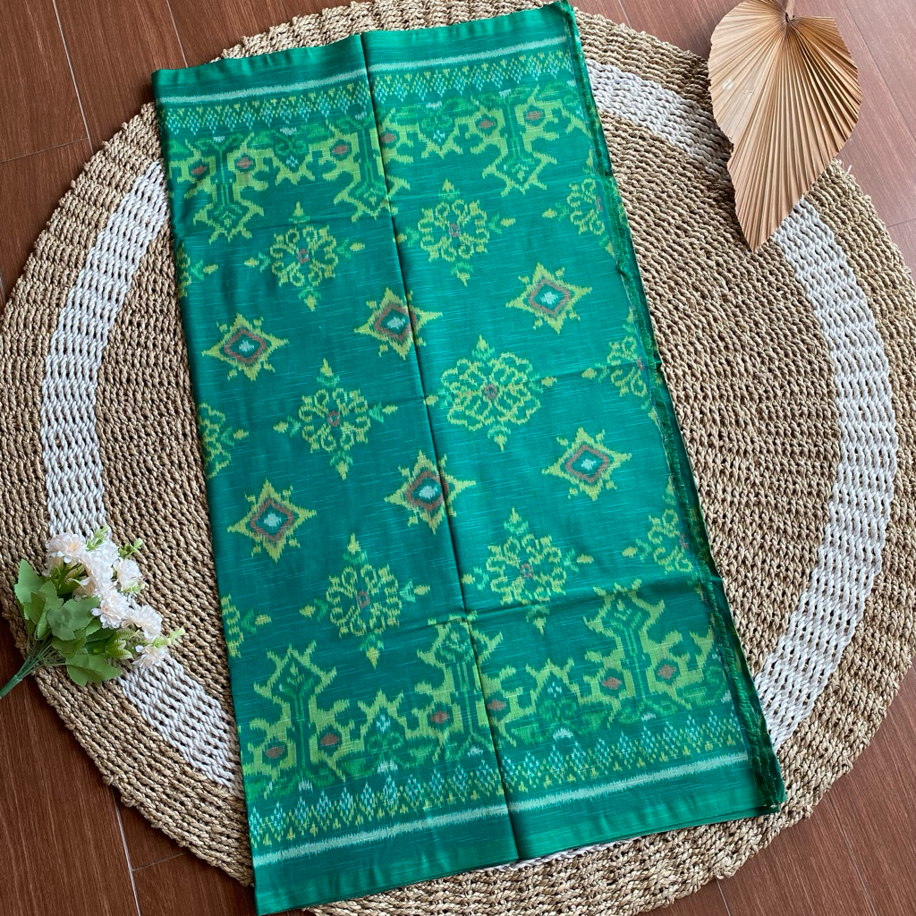 KAIN TENUN ENDEK KHAS BALI MOTIF BINTANG DOUBLE IKAT HIJAU