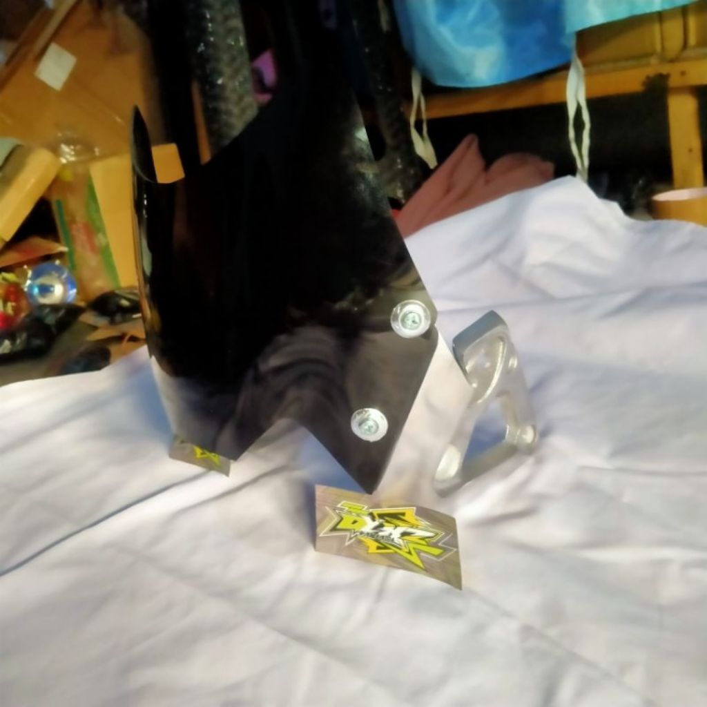 Kupingan barong  lampu depan Tiger set baut