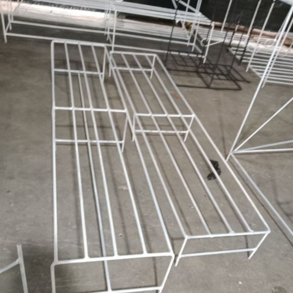 RAK MINIMALIS 1 METER / Standing pot bunga /rak bunga serbaguna