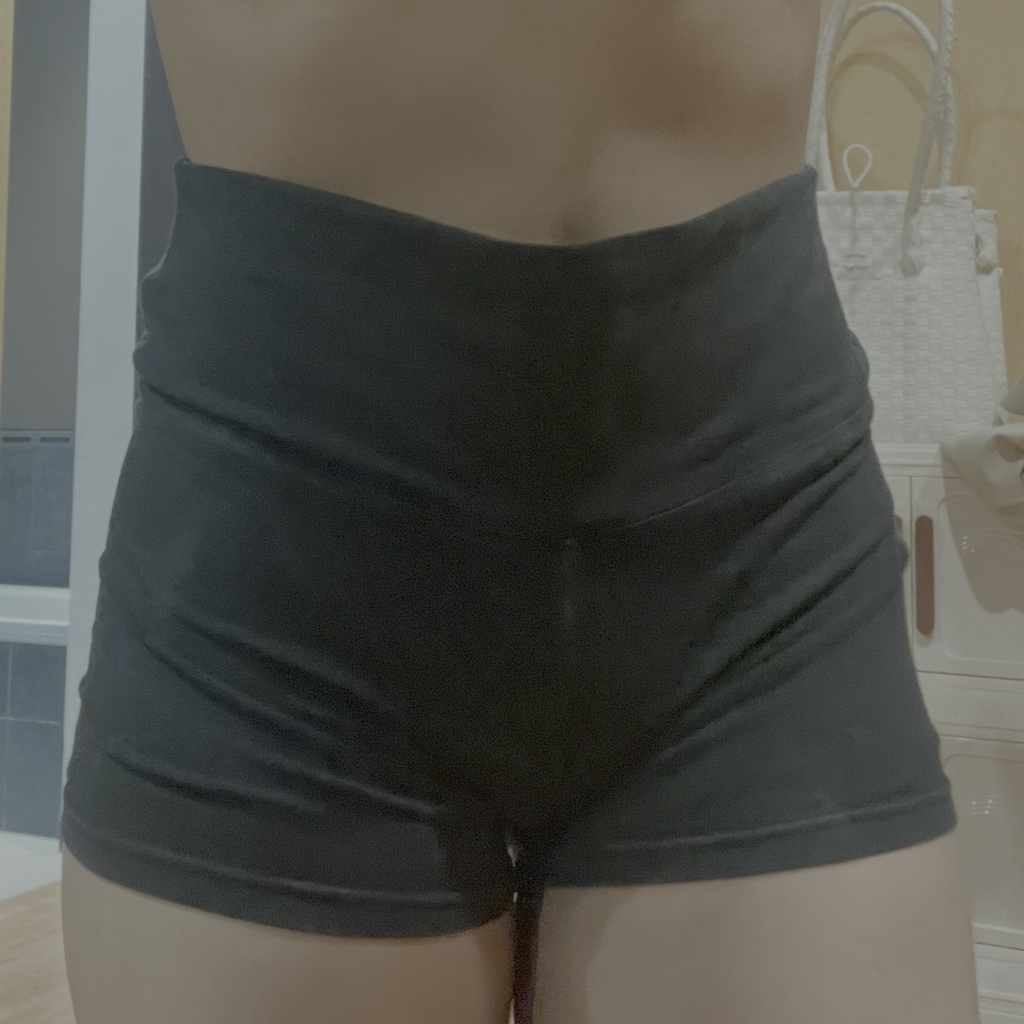 Aritzia TNA black yoga pilates shorts size M