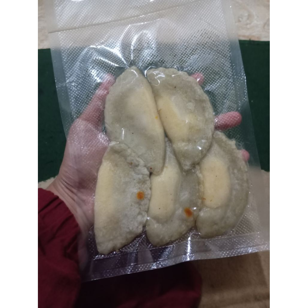 

cireng isi dapdif sagu pack isi 5 . bisa mix rasa. Rasa ayam suir pedas ayam suir original dan kenu lumer