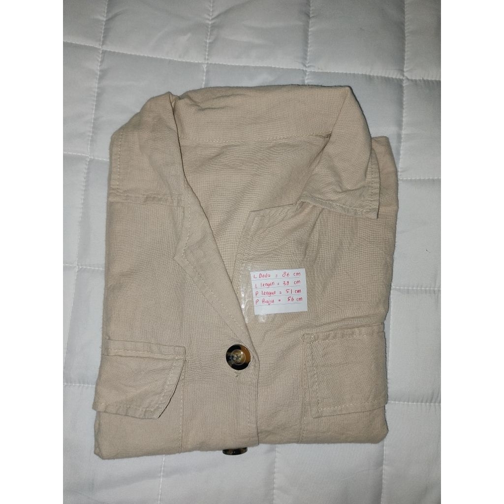 [PRELOVED] KEMEJA WANITA KHAKI | CROP TOP KREM | ATASAN KREM | TOP PETITE FRIENDLY | BLOUSE KEKINIAN