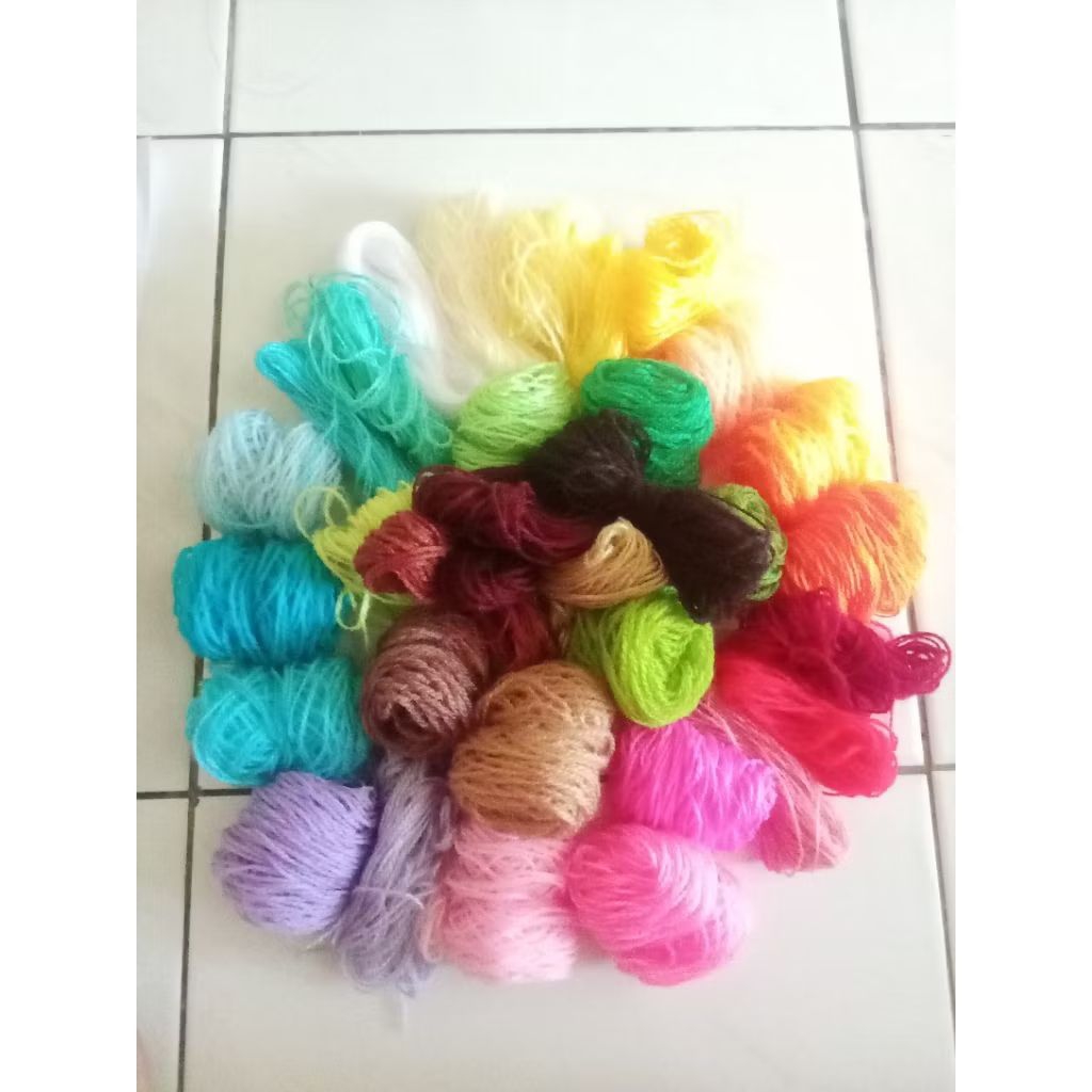 Benang Wol Kecil (Benang Rajut/Benang Sulam/Benang Kristik) Ukuran Kecil
