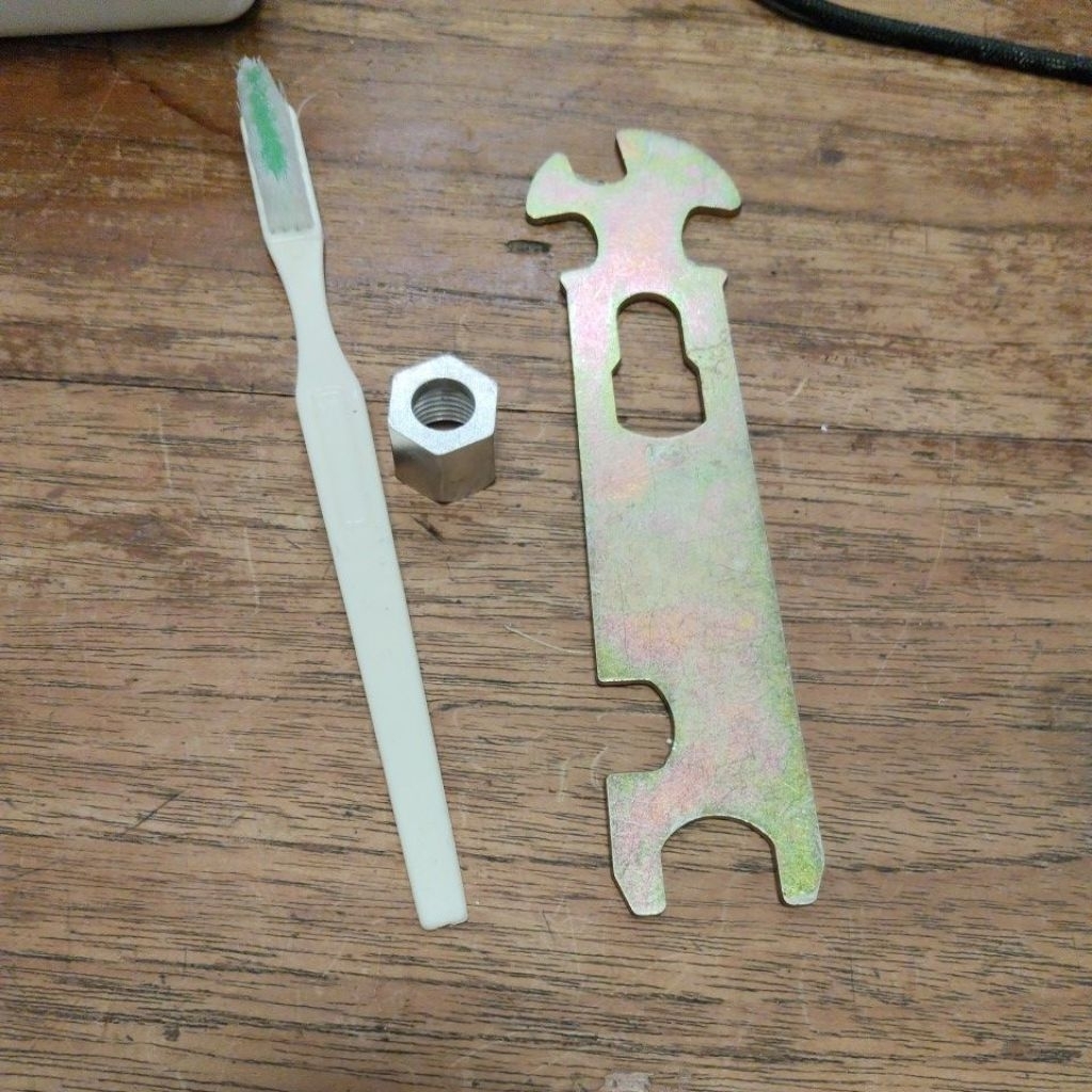 Kunci spray gun + sikat + mur selang spray gun