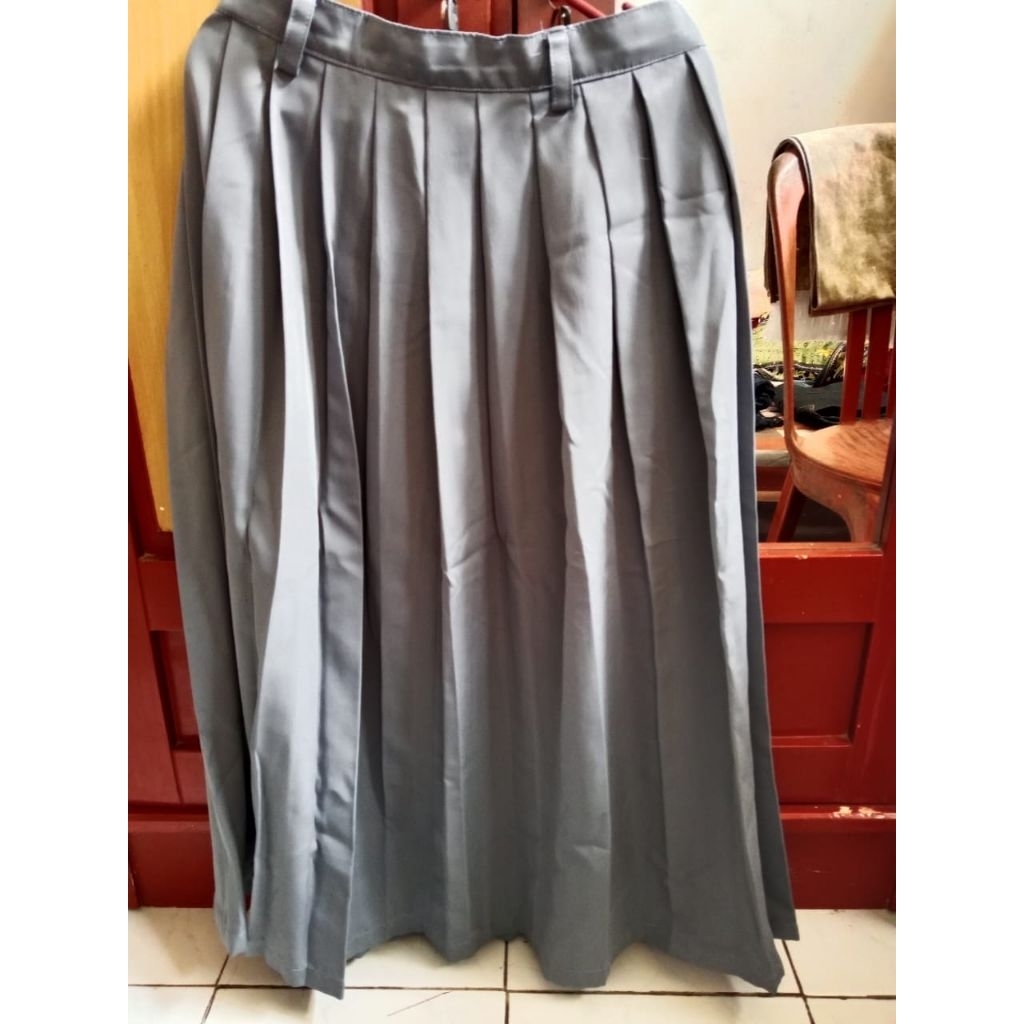 prelove rok SMA rempel kancing depan