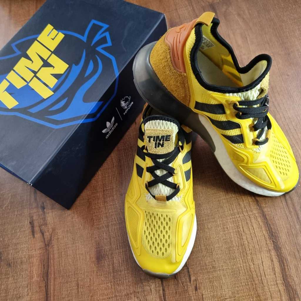 Sepatu Sneaker Sport Pria artikel ZX 2K Boost x Ninja “Time In” Yellow (Ukuran 43)