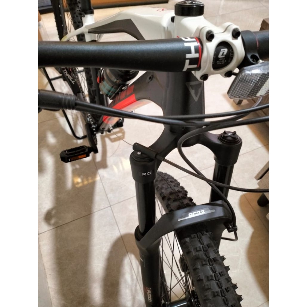 Sepeda thrill MTB 27,5 ravage 1.0 bk/wth 16 tahun 2021 akhir