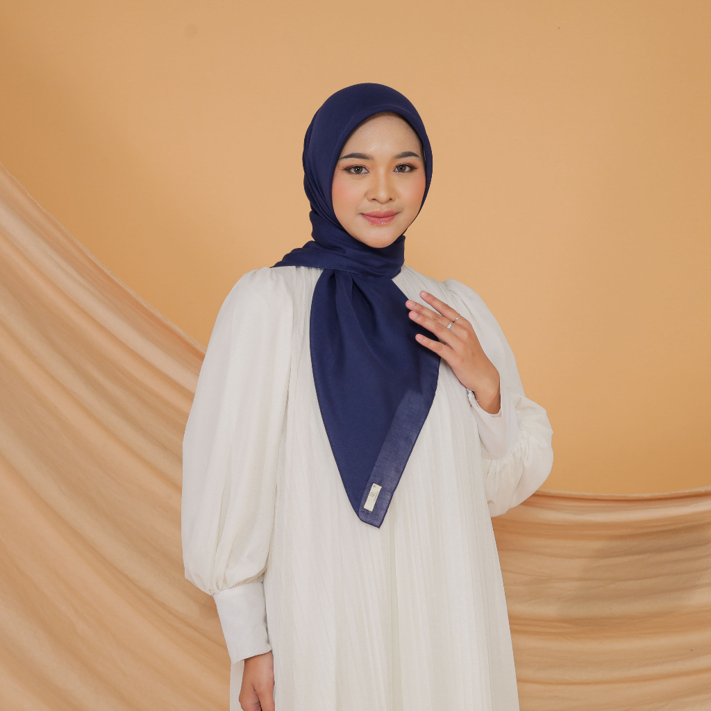 Delmoon Hijab Paris Premium Navy - Jilbab Segi Empat Polos Bahan Paris Elegan
