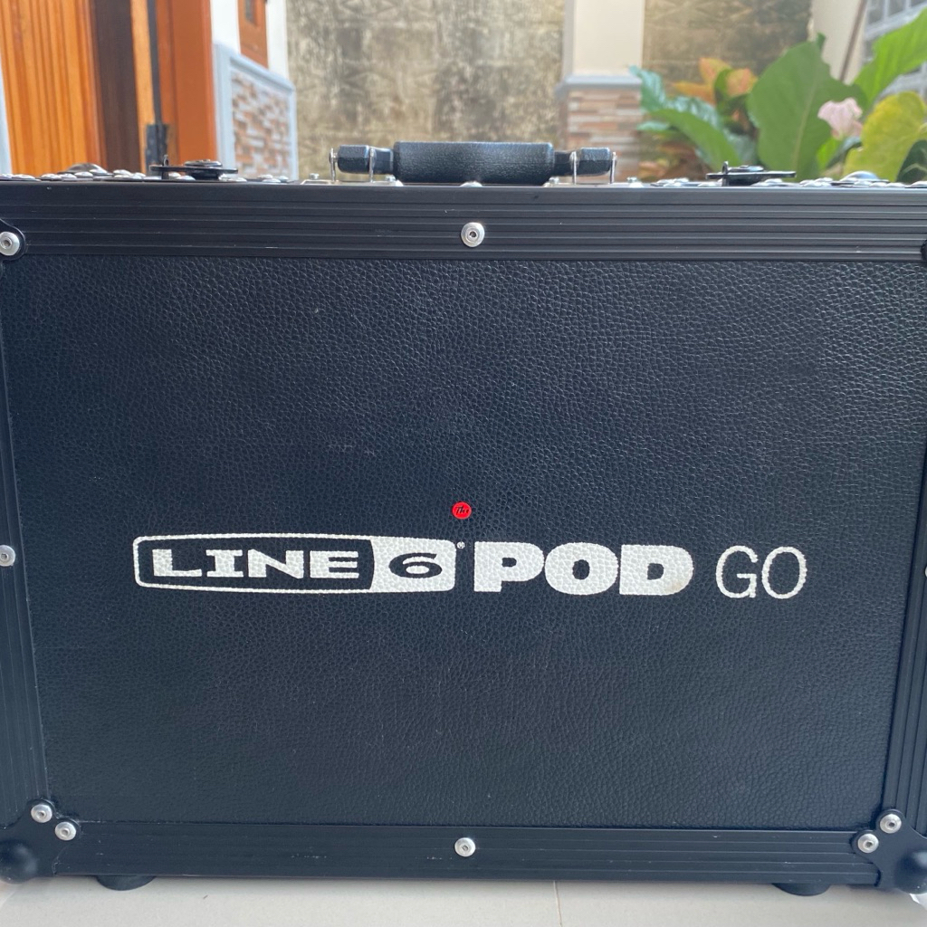 hardcase efek gitar line 6 pod go