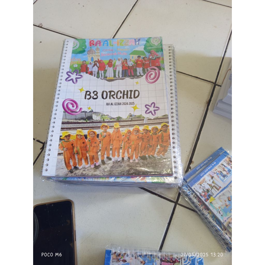 Cetak buku tahunan sekolah