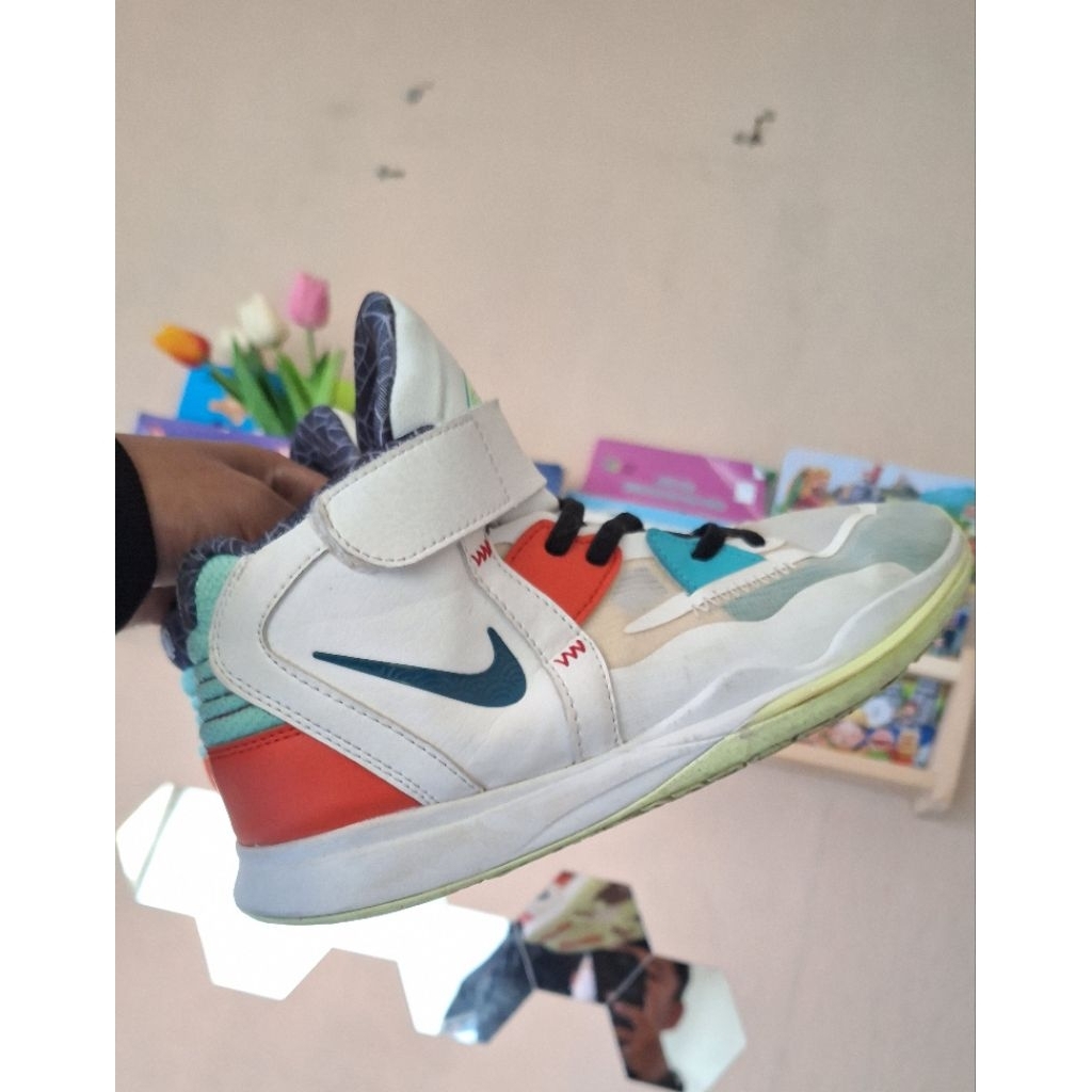SEPATU BASKET/CASUAL USED KYRIE 8 CNY SZ 38