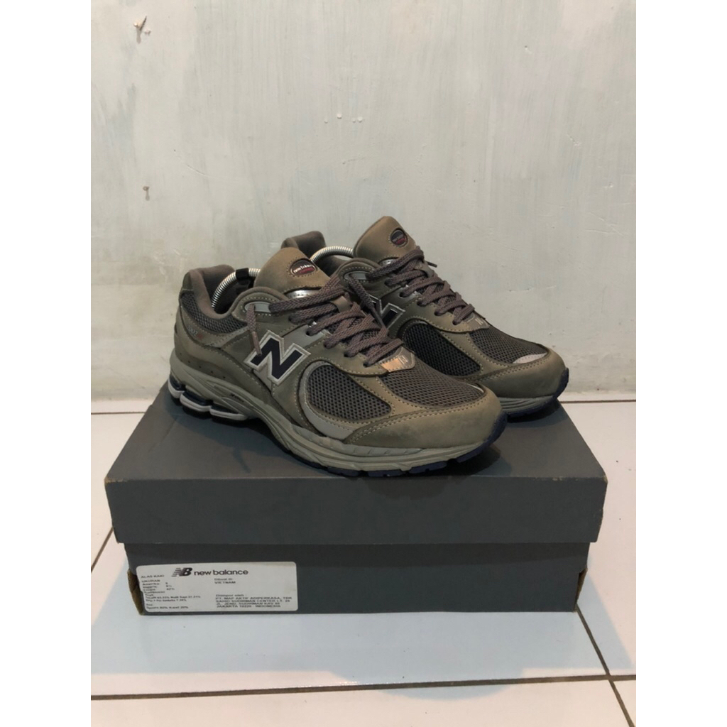 NB 2002R LIGHT GREY (SECOND)