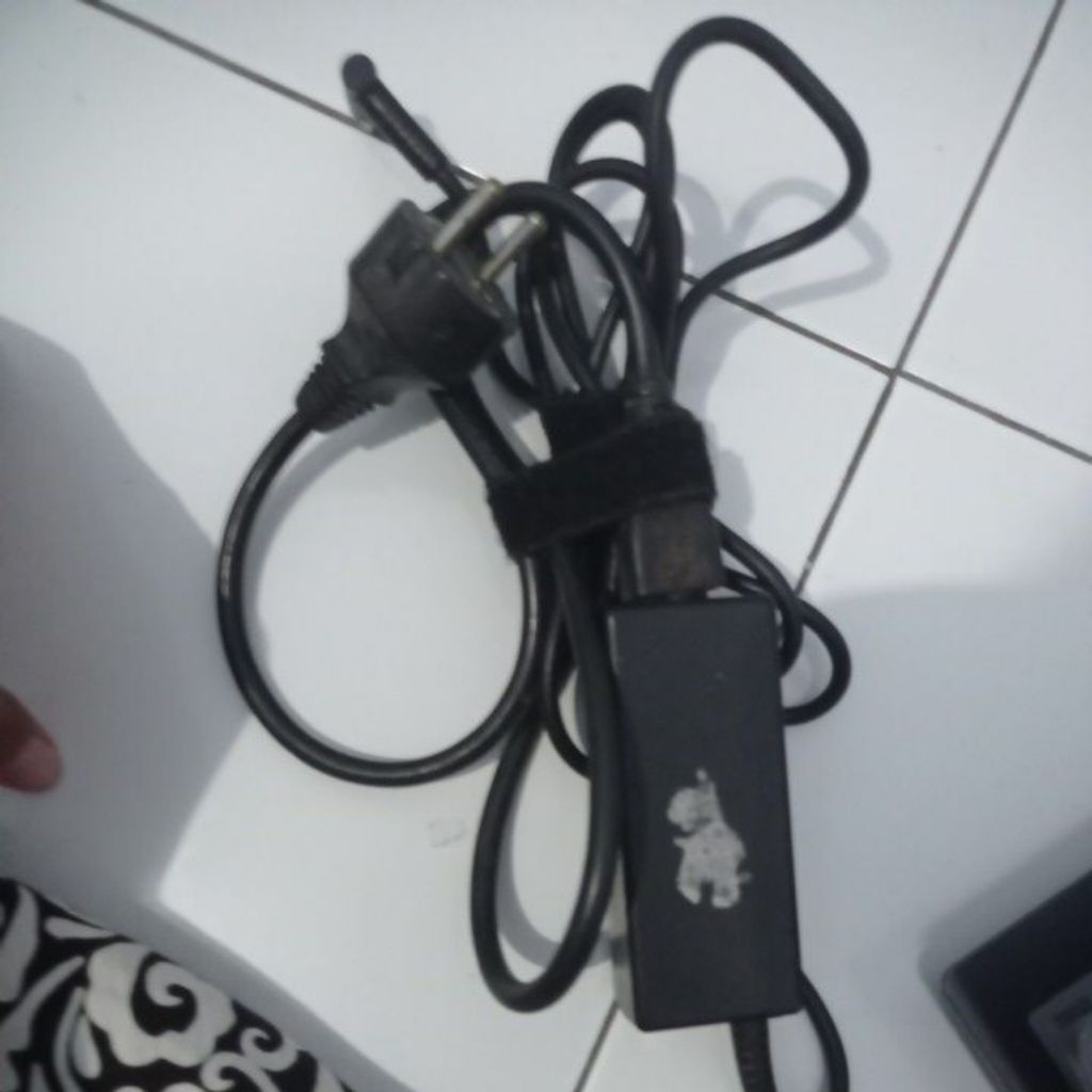 charger laptop hape bekas
