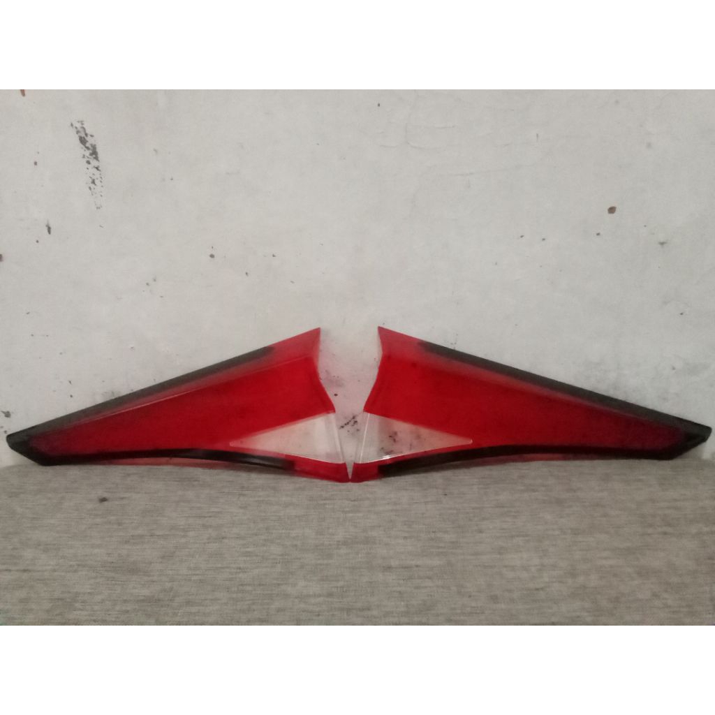 Mika Stoplamp Lampu Belakang Mika Stoplamp Bagasi Belakang Toyota Avanza Dan Daihatsu Xenia thn 2022