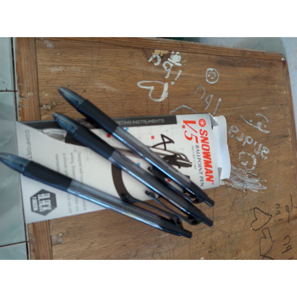 

Bolpoint Snowman V5 hitam