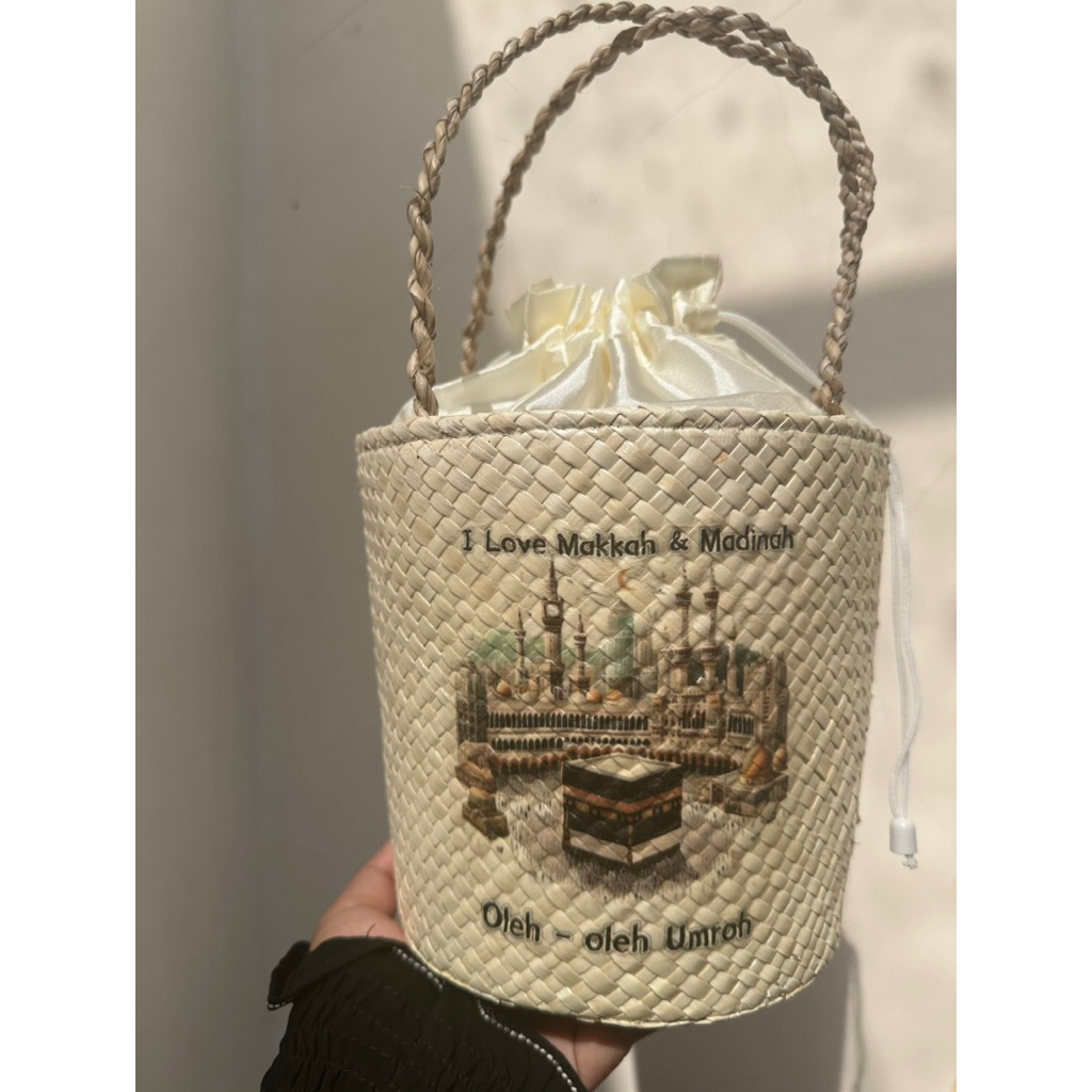 

Tas goodiebag gift oleh oleh umroh haji EMBER PUTIH GG RARA DECOUPAGE tas anyaman pandan tas souvenir parcel