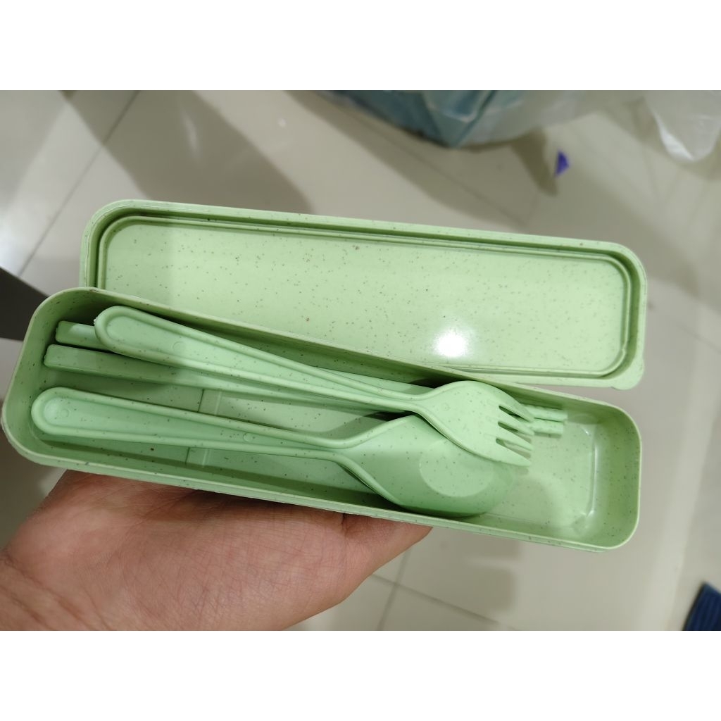 Sendok dan Garpu dengan Box untuk Traveling