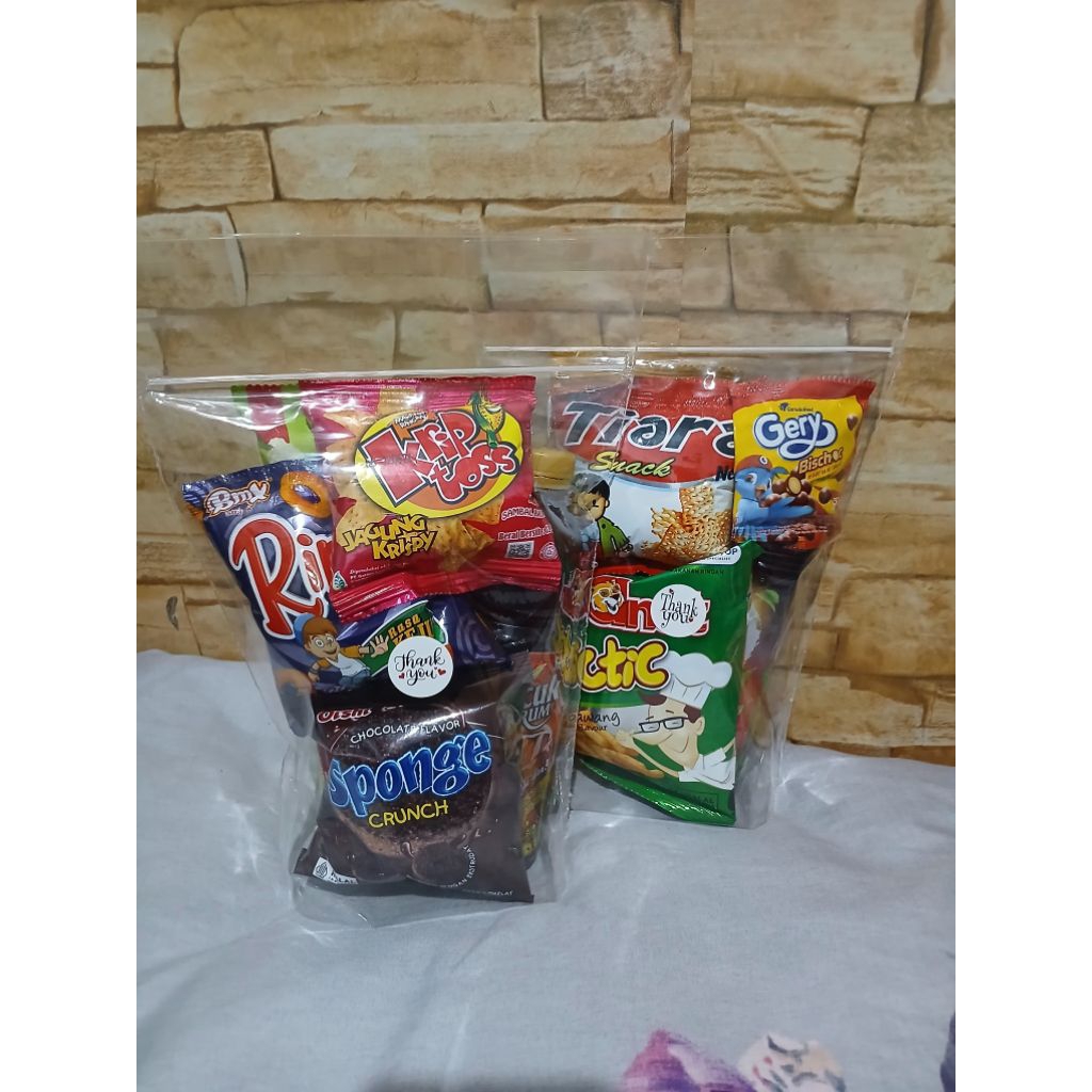 

Snack Gift / Hampers Snack untuk Hadiah Ultah, Wisuda dan Jum'at Berkah