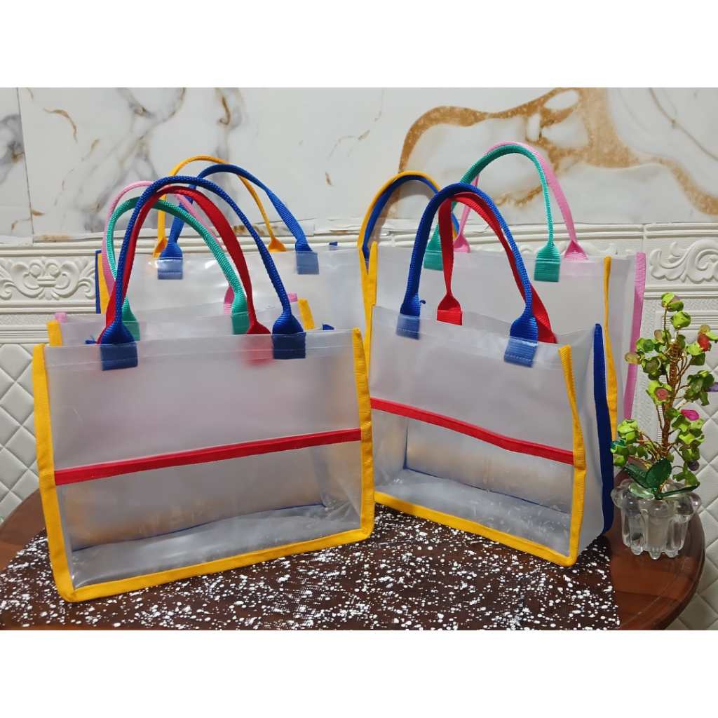 

Tas Jinjing Hampers Transparan Warna Warni Bahan Tebal Berbagai Ukuran 30x10x25 Landscape