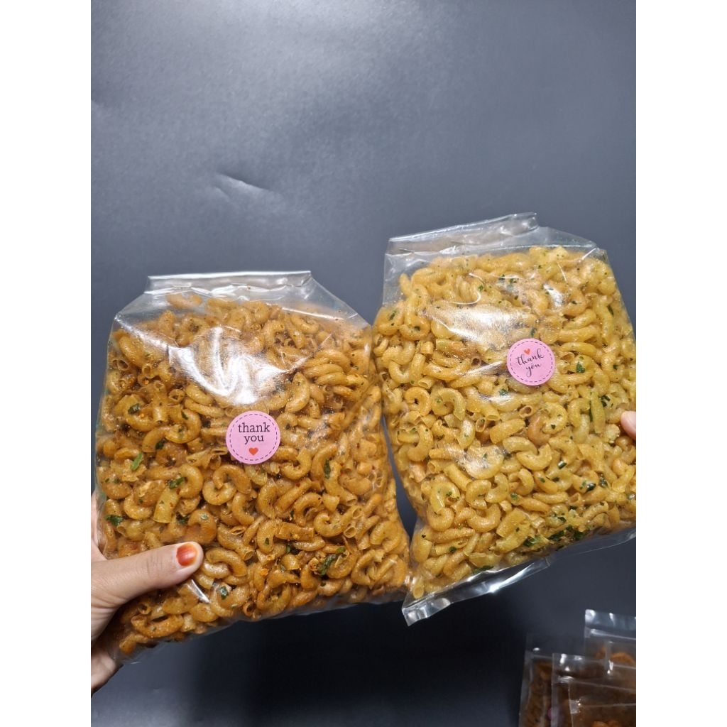 

Umam Snack - Makaroni Bantet Daun Jeruk Exstra Pedas Gurih Manis