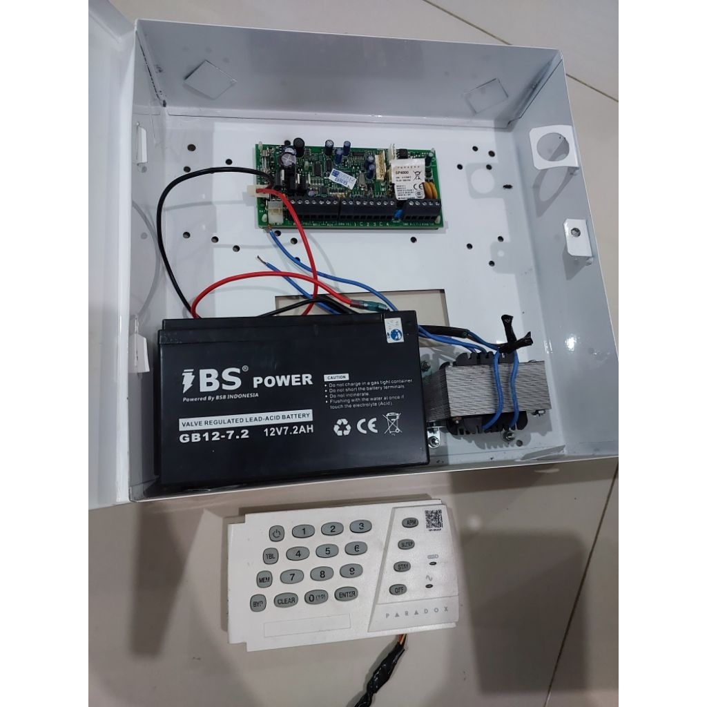 Panel Alarm Keamanan Paradox SP4000 – Lengkap dengan Keypad k636 & Baterai Backup kondisi second bek