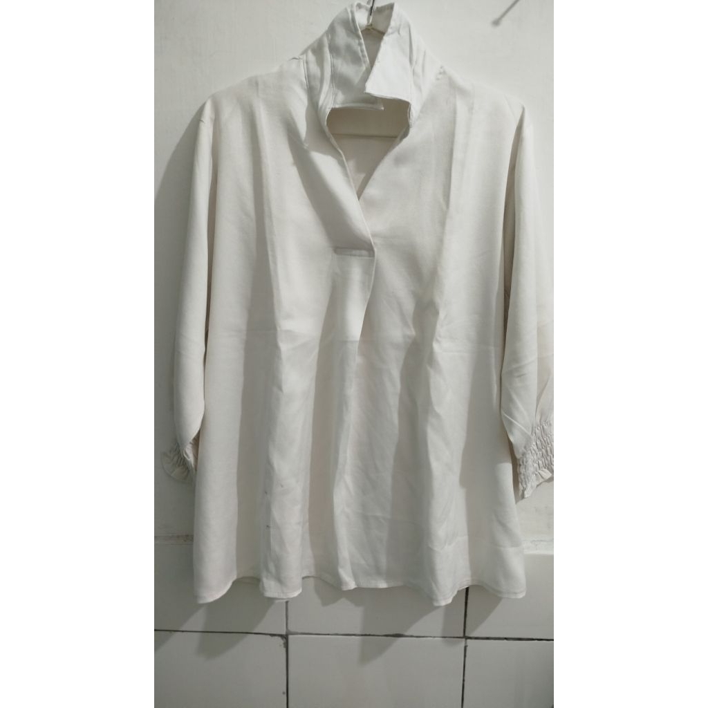 Blouse Putih Lengan 3/4 Longgar