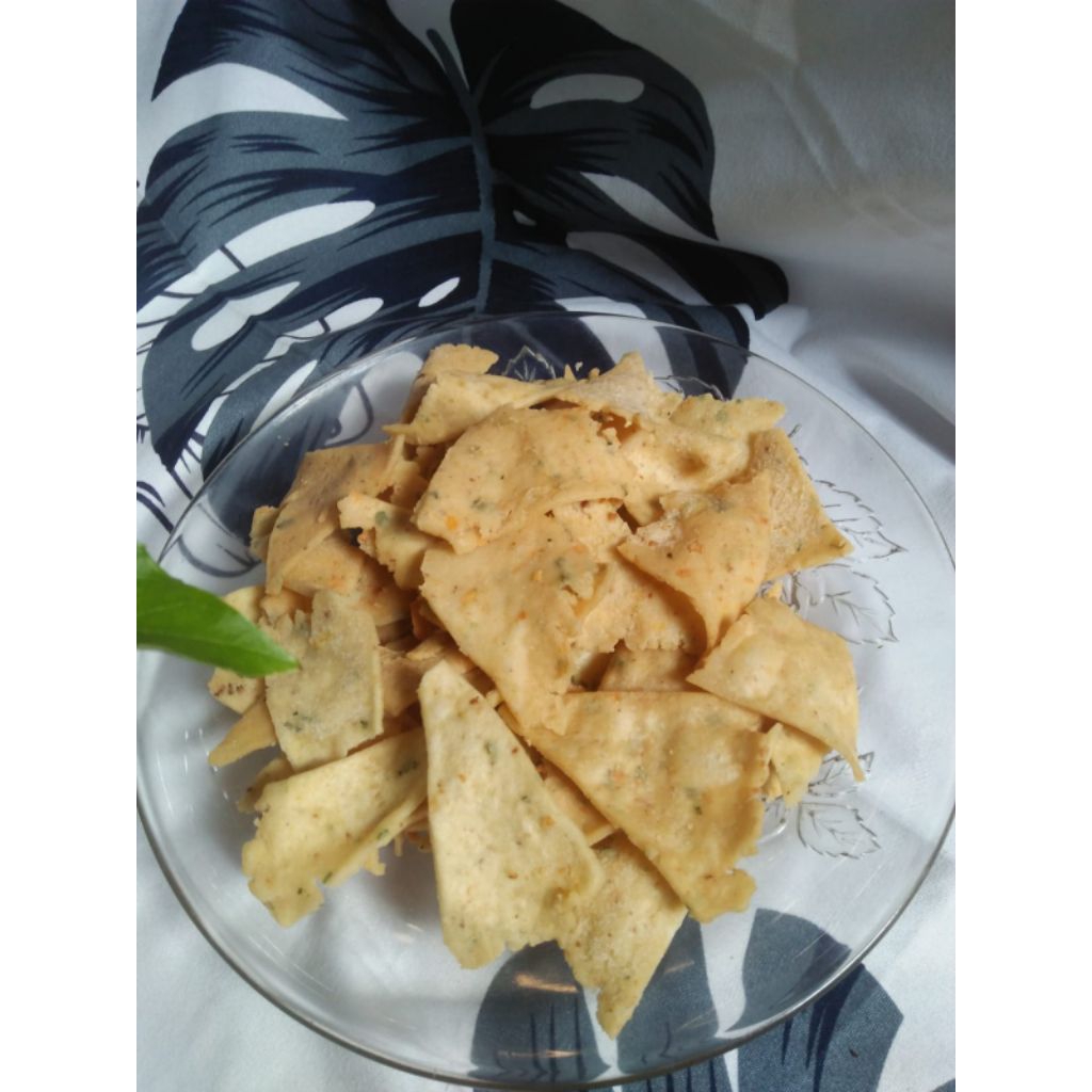 

snak makanan ringan,kripik cipetel,terbuat dari aci dan tempe+telur,dlengkapi daun bawang dan sledri 250gr 500gr-1kg