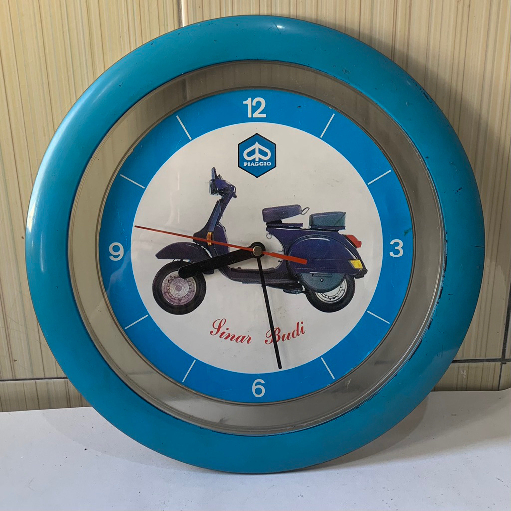 jam dinding vespa