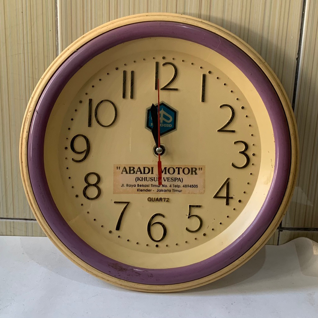 jam dinding dealer vespa
