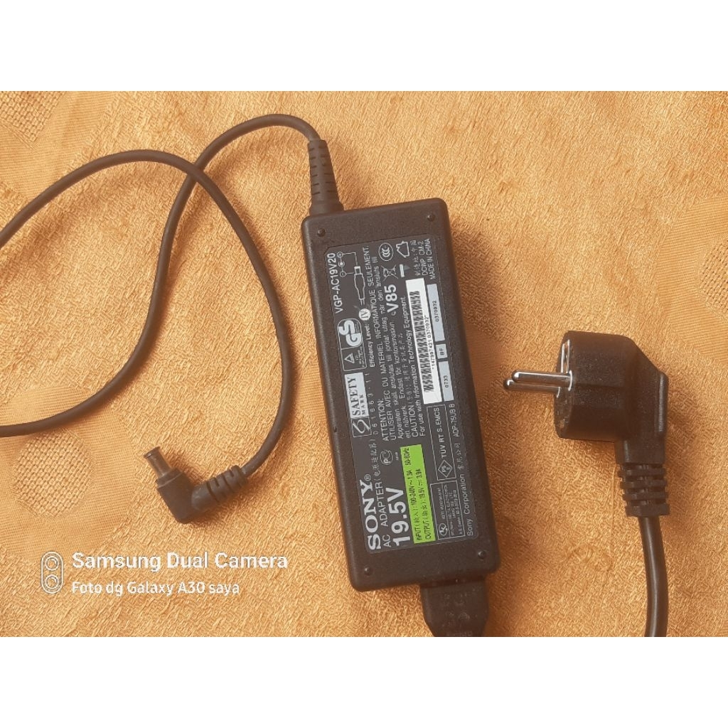 adaptor laptop original SONY  VGB-AC19V20/Adaptor Monitor  ORIGINAL SONY VGB-AC19V20, ADAPTOR TV ORI