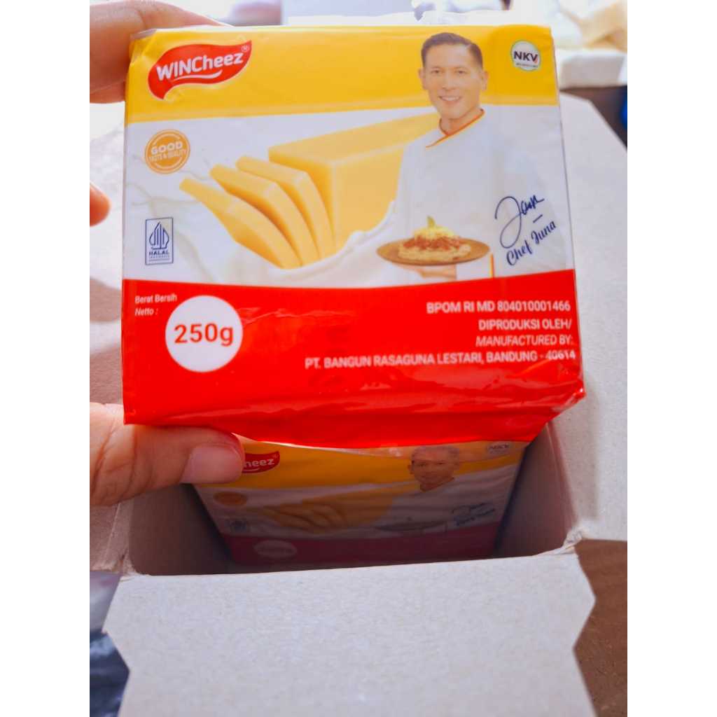 

Keju Cheddar Olahan Wincheez Kemasan 250 gram