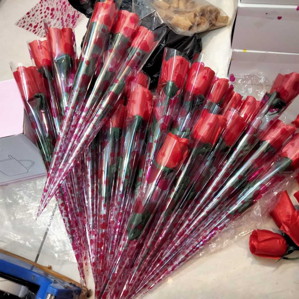 Bunga Palsu Mawar Satu Box Isi 12 Tangkai Hadiah Valentine