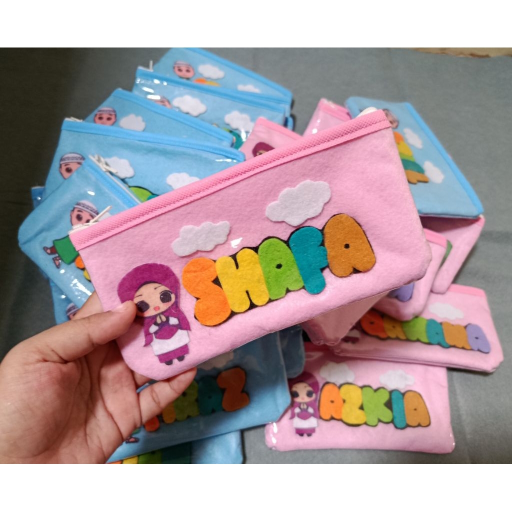 

TEMPAT PENSIL KARAKTER/TEMPAT PENSIL FLANEL/TEMPAT PENSIL NAMA/KOTAK PENSIL/PENCIL CASE