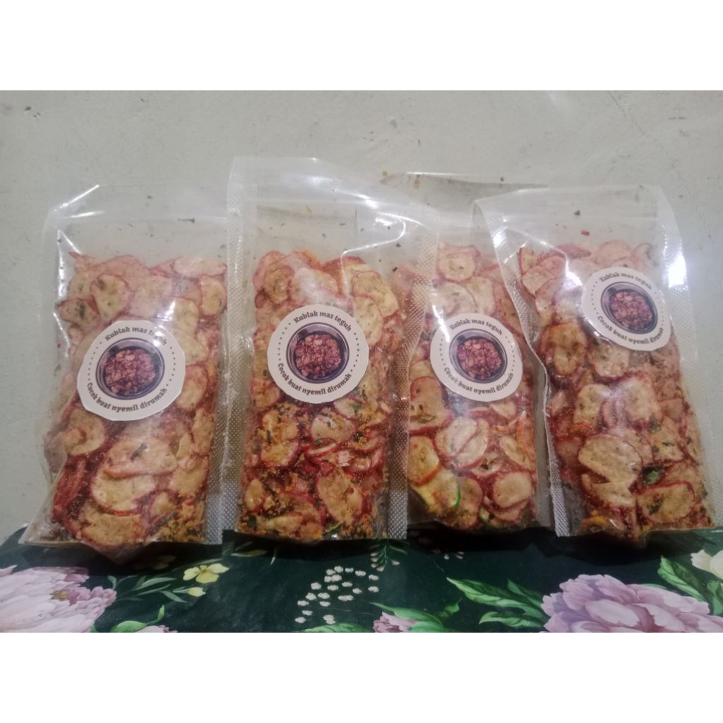 

kerupuk seblak (kublak) dengan rasa pedas daun jeruk