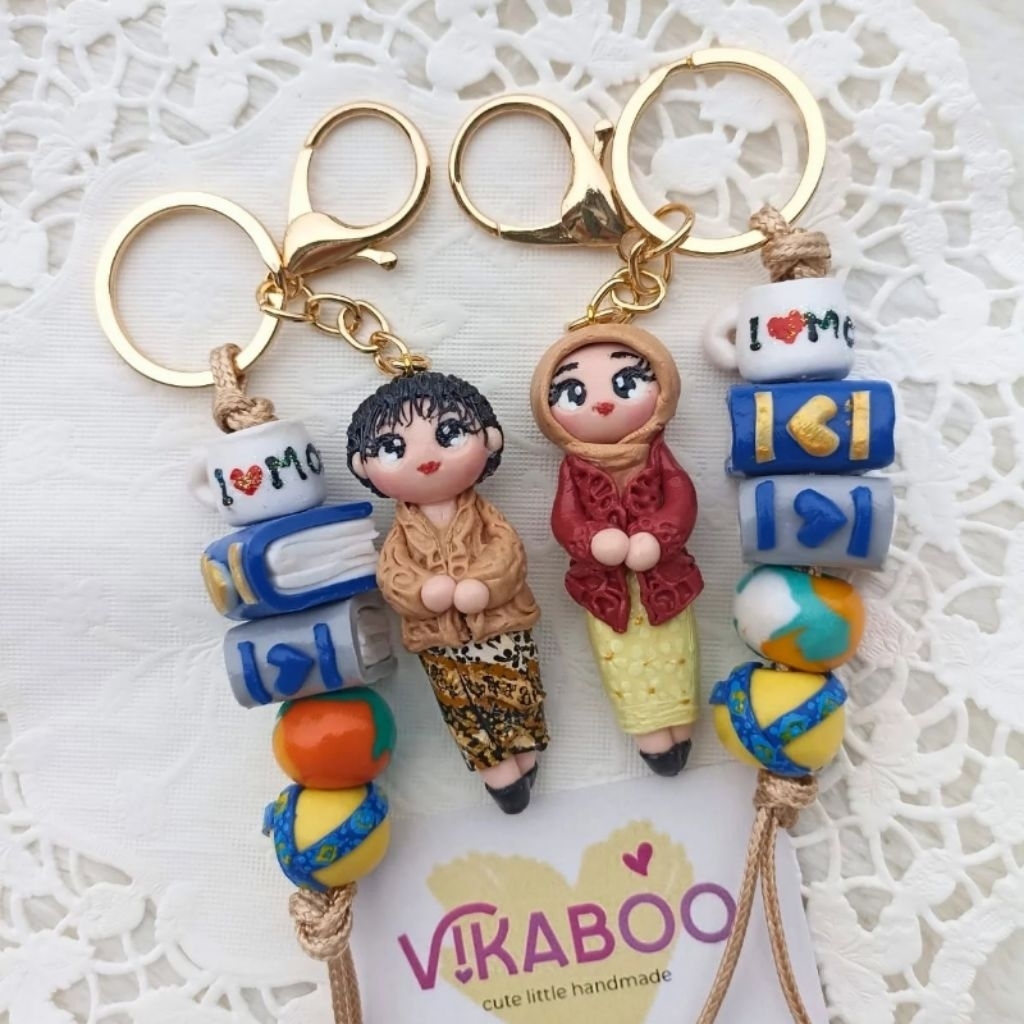(CUSTOM) Kado Wisuda/ Hari Ibu / Gantungan Kunci Clay