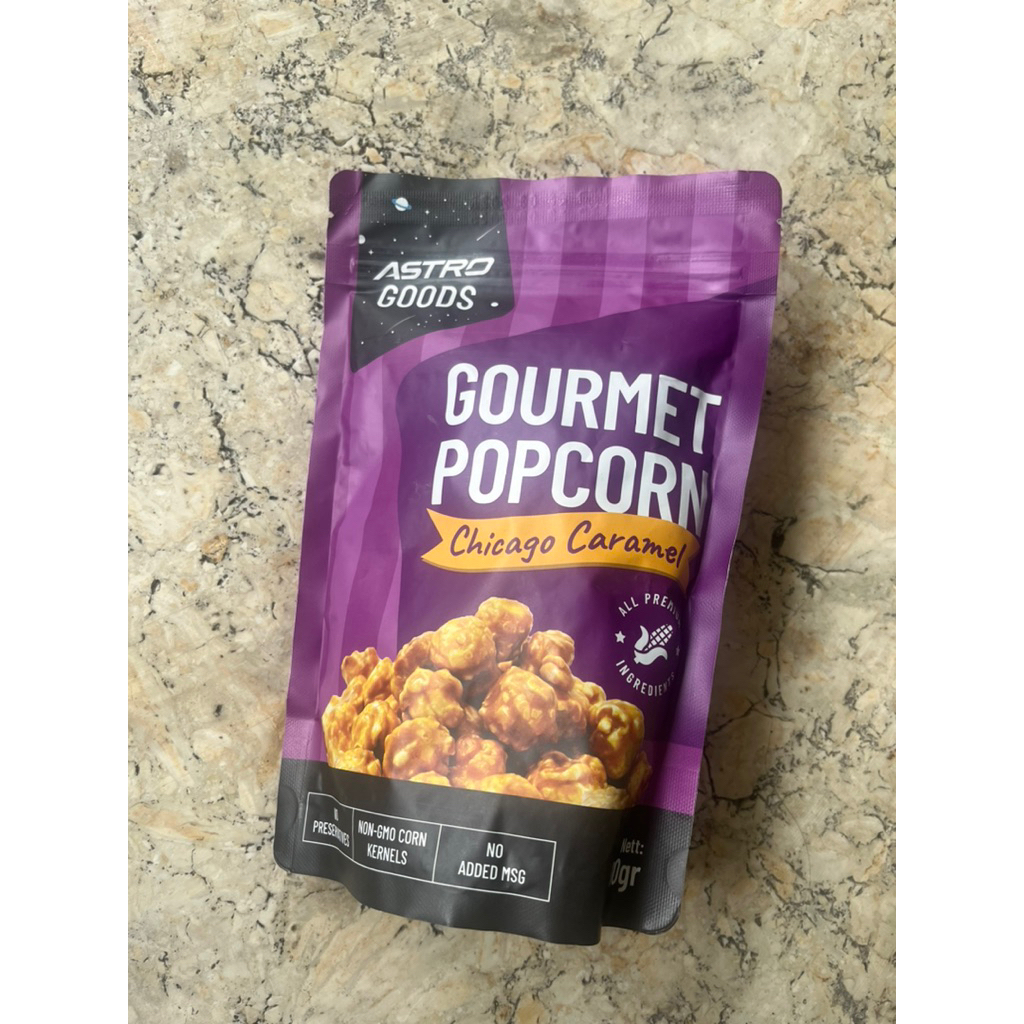 

[PRODUCT INDONESIA] ready surabaya popcorn gourmet chicago caramel 50 gram astro food / snack jagung rasa karamel camilan produksi indonesia