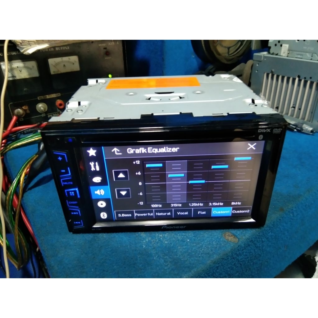 Double Din Pioneer AVH-275BT Bekas