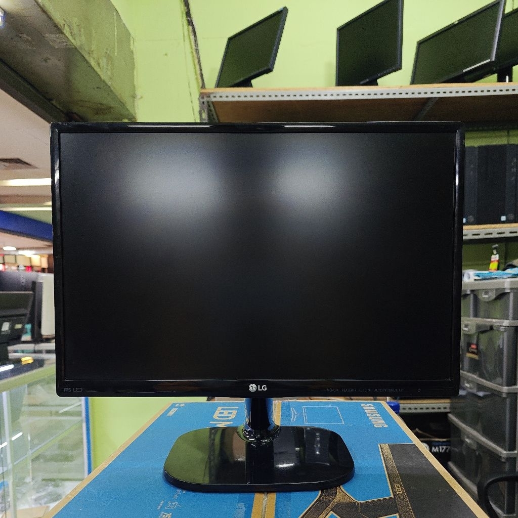 Monitor LG 20inch IPS LED Lengkap kabel