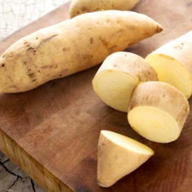 

UBI PUTIH 1KG/UBI JALAR PUTIH/UBI PUTIH FRESH/TELO PUTIH/WHITE SWEET POTATO