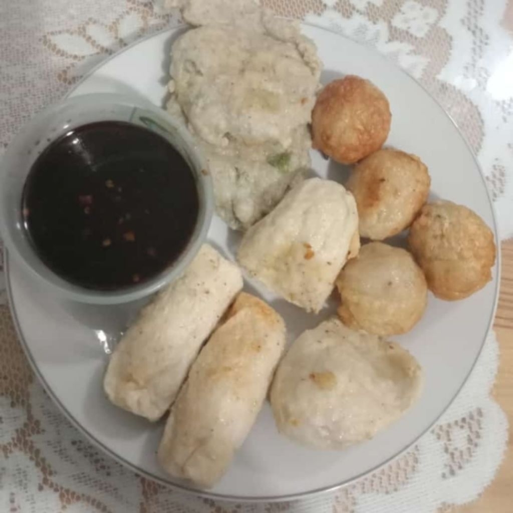 

pempek frozeen, isi 10 lenjar, kulit, adaan, telor+cuko