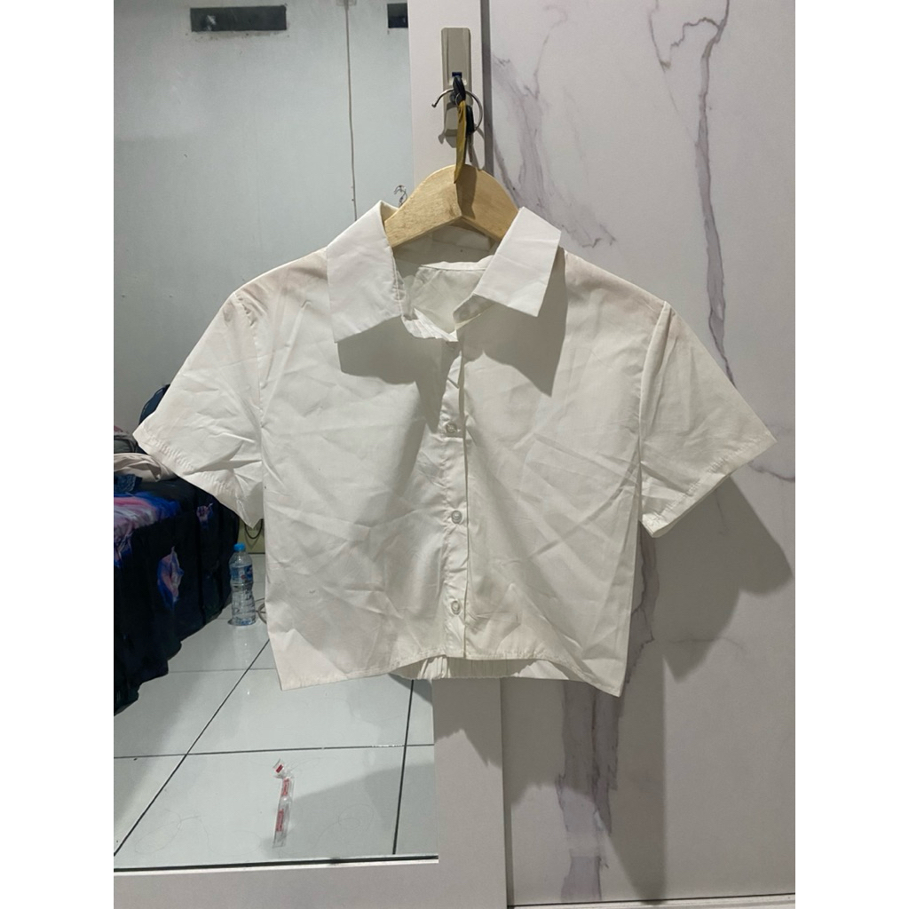 kemeja putih crop
